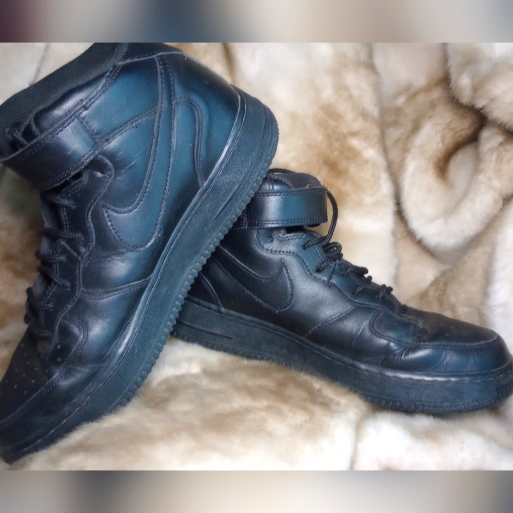Nike Air Force Mid Triple Black high top sneakers 8 US 315123 001 Strap
